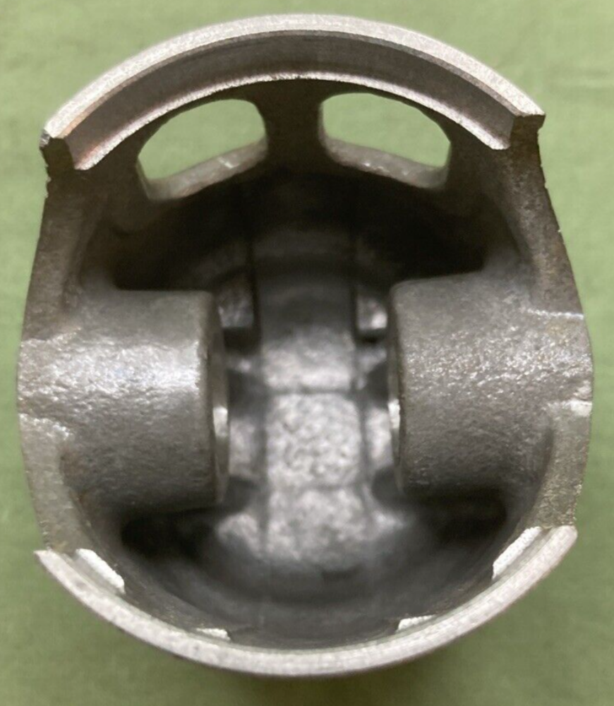 NEW GENUINE YAMAHA 335-11631-00-96 PISTON