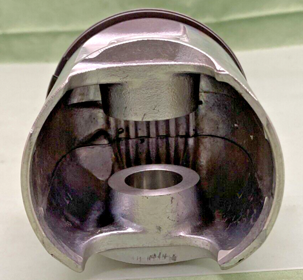 NEW GENUINE SUZUKI 12110-41603-050 PISTON