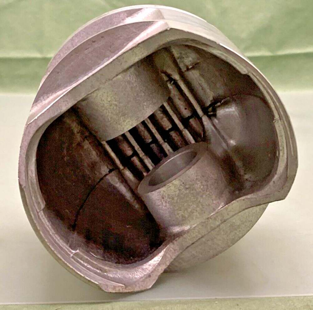 NEW GENUINE SUZUKI 12110-40901-025 PISTON