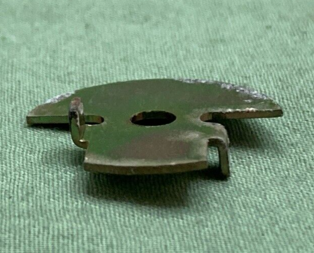 NEW REPLACES SUZUKI 13581-29500 PLATE NEEDLE STOP