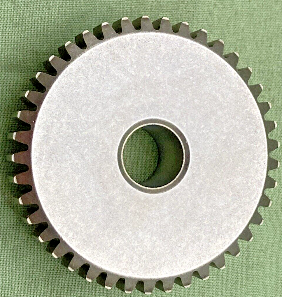 NEW GENUINE YAMAHA 2HT-15512-00 GEAR, IDLER 1 (41T/10T)