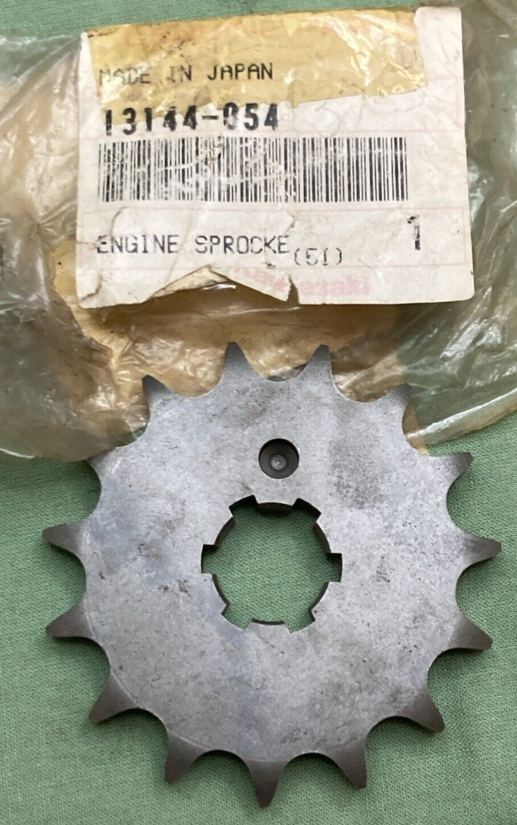 NEW GENUINE KAWASAKI 13144-054 ENGINE SPROCKET 15T