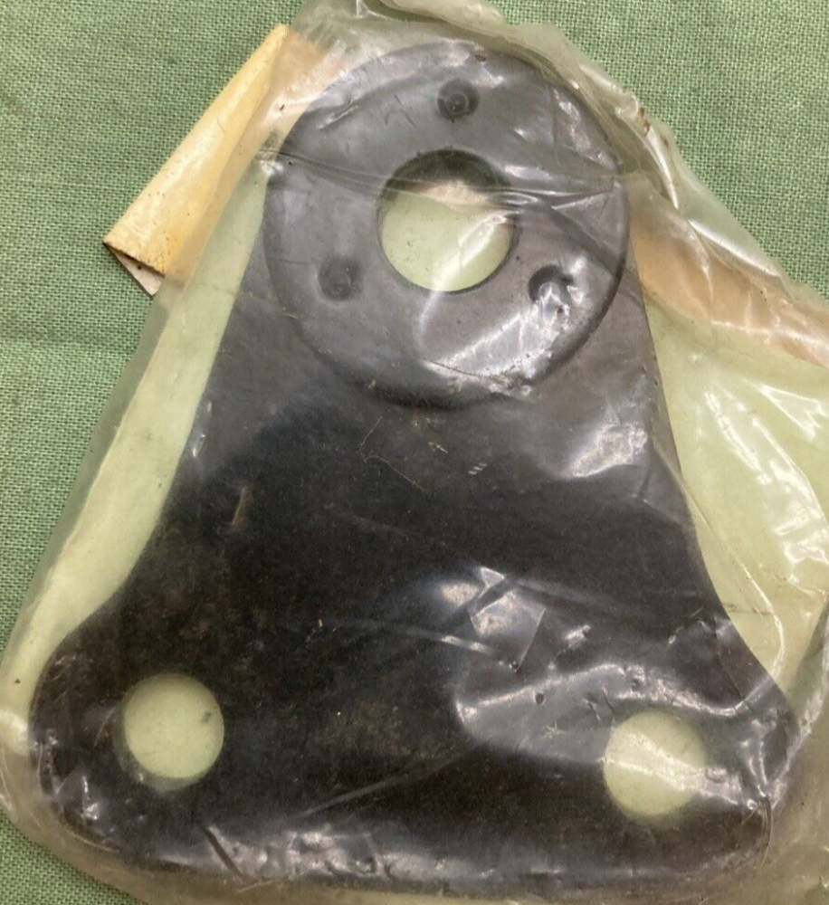 NEW GENUINE YAMAHA 256-21387-00 STAY ENGINE 7