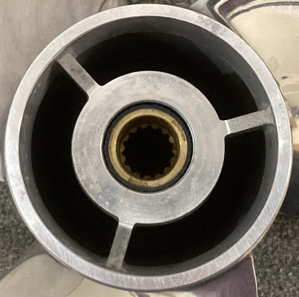 NEW GENUINE YAMAHA 68F-45970-10 PROPELLER 3-BLADE RH 14.5"D 15" PITCH SS