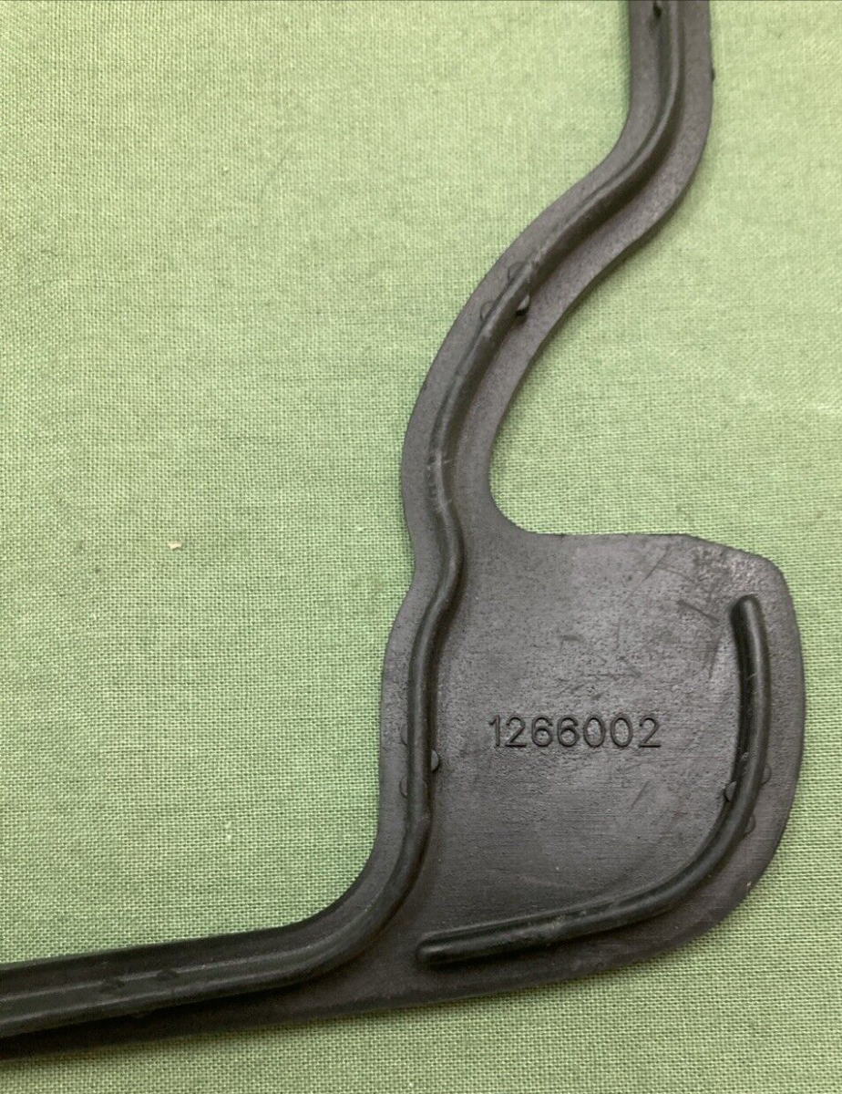 NEW GENUINE TRIUMPH T3990166 ENGINE SERVICE KIT INCOMPLETE SEE DESC