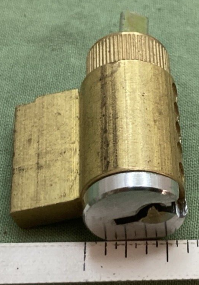 NEW MERICA 224805 CLAD CYLINDER LOCK W/ 2 KEYS