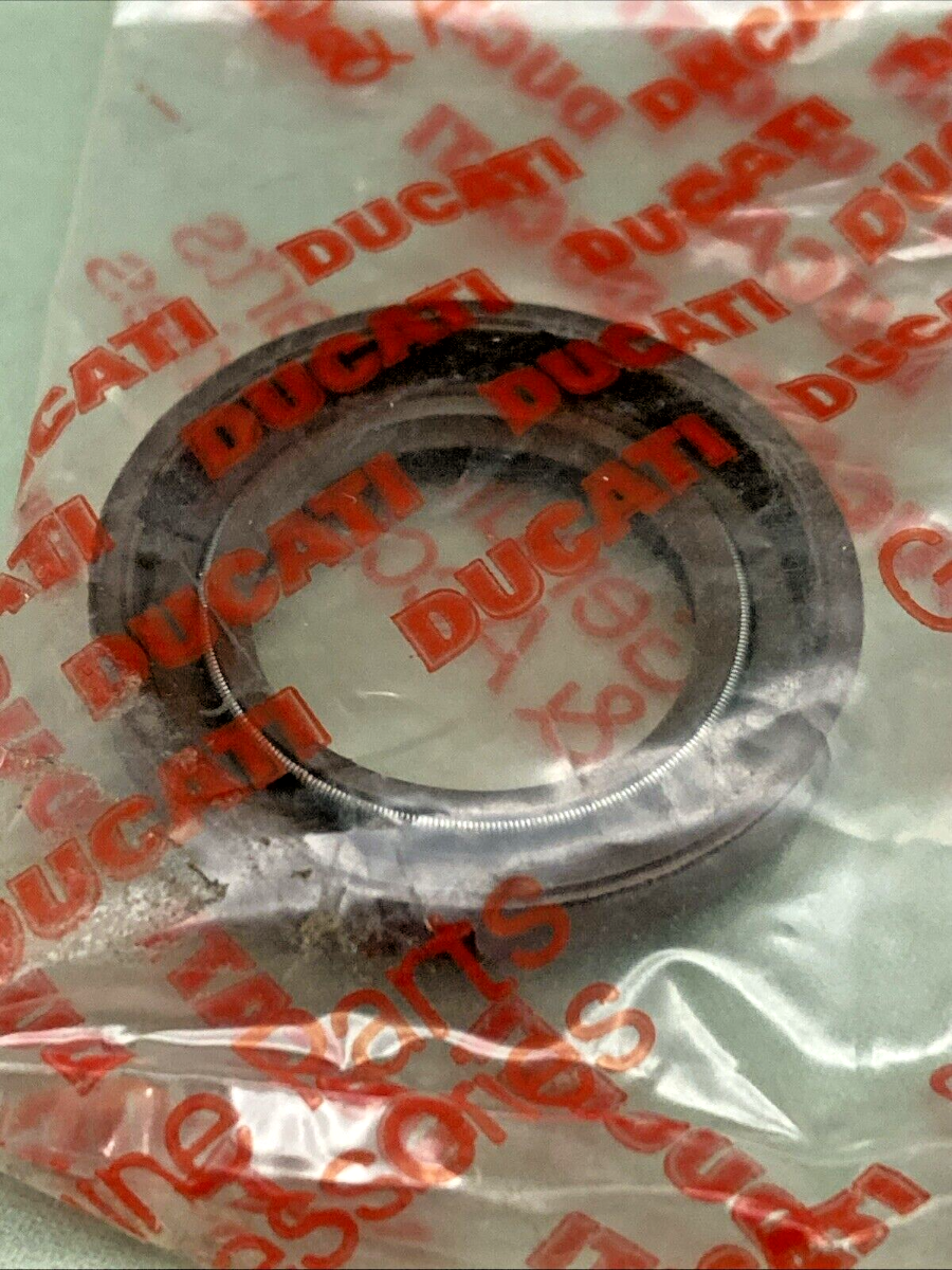 NEW GENUINE DUCATI 93040611A OIL SEAL