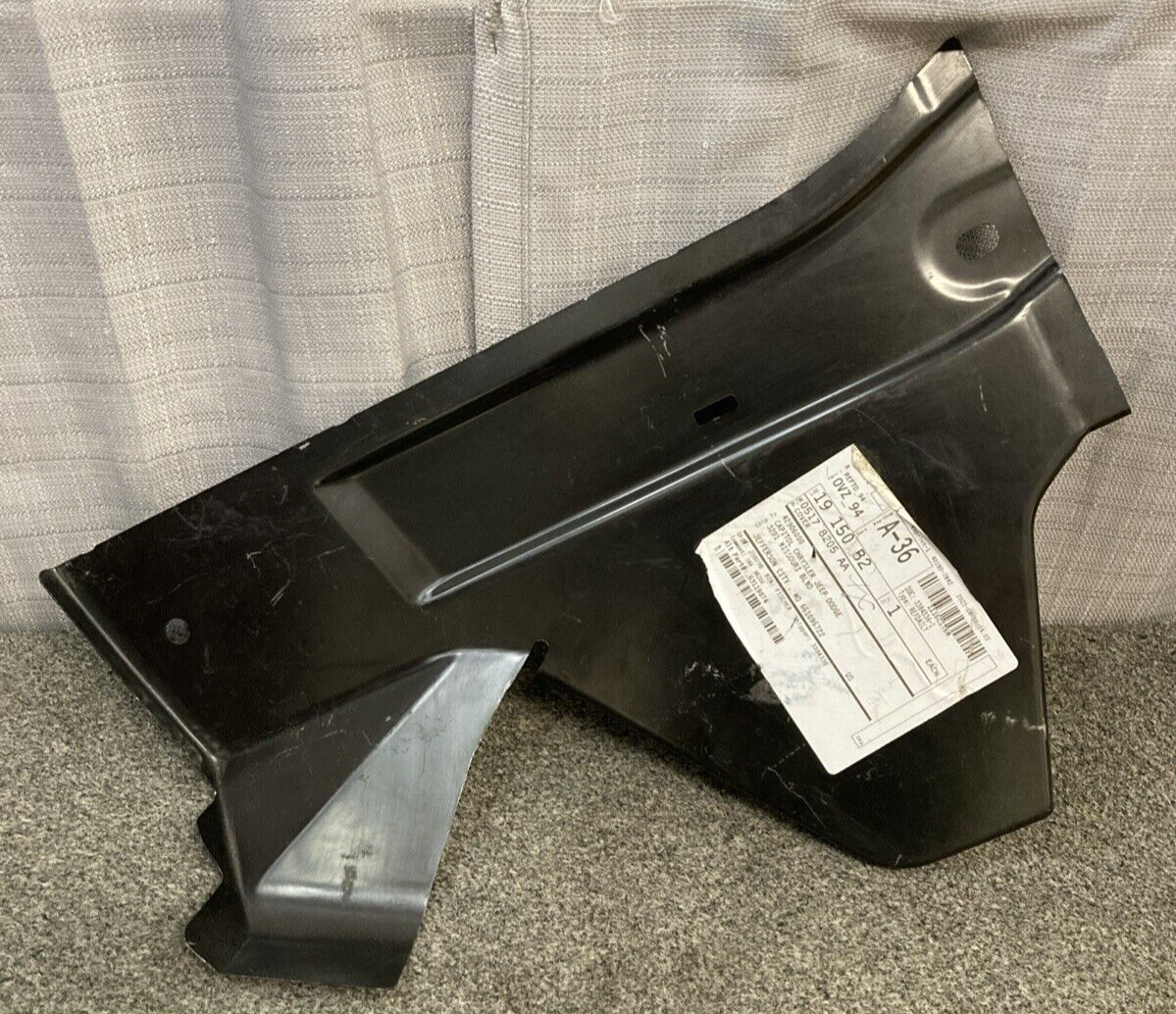 NEW GENUINE MOPAR 05178205AA Rail Rear Cover, Left