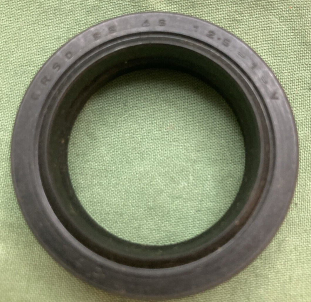 NEW GENUINE SUZUKI 09283-26001 OIL SEAL REAR WHEEL