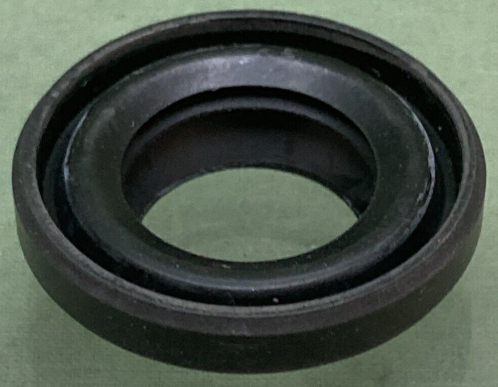 NEW REPLACES SUZUKI 09284-18002 Oil Seal Oil Pump Valve