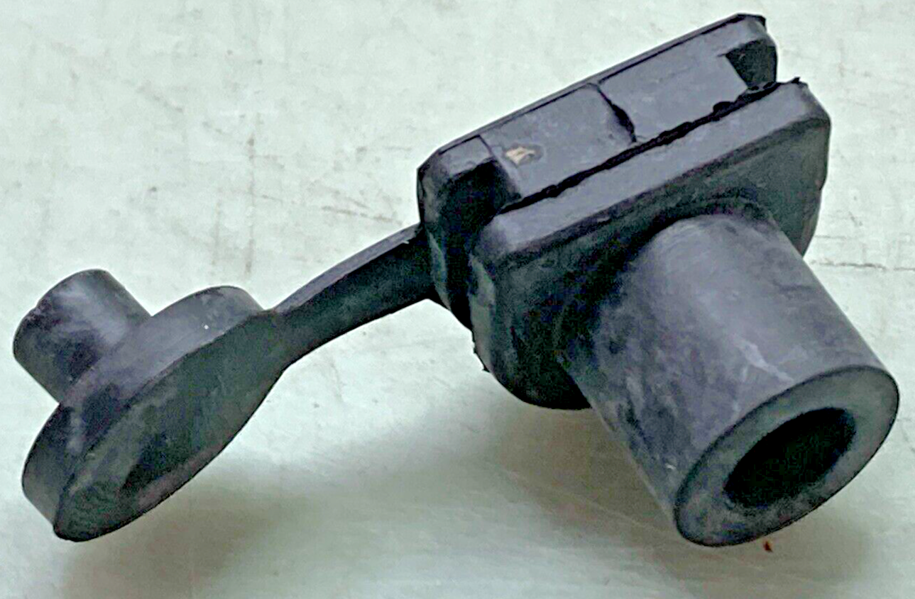 QTY 2 NEW GENUINE KAWASAKI 92071-057 GROMMET