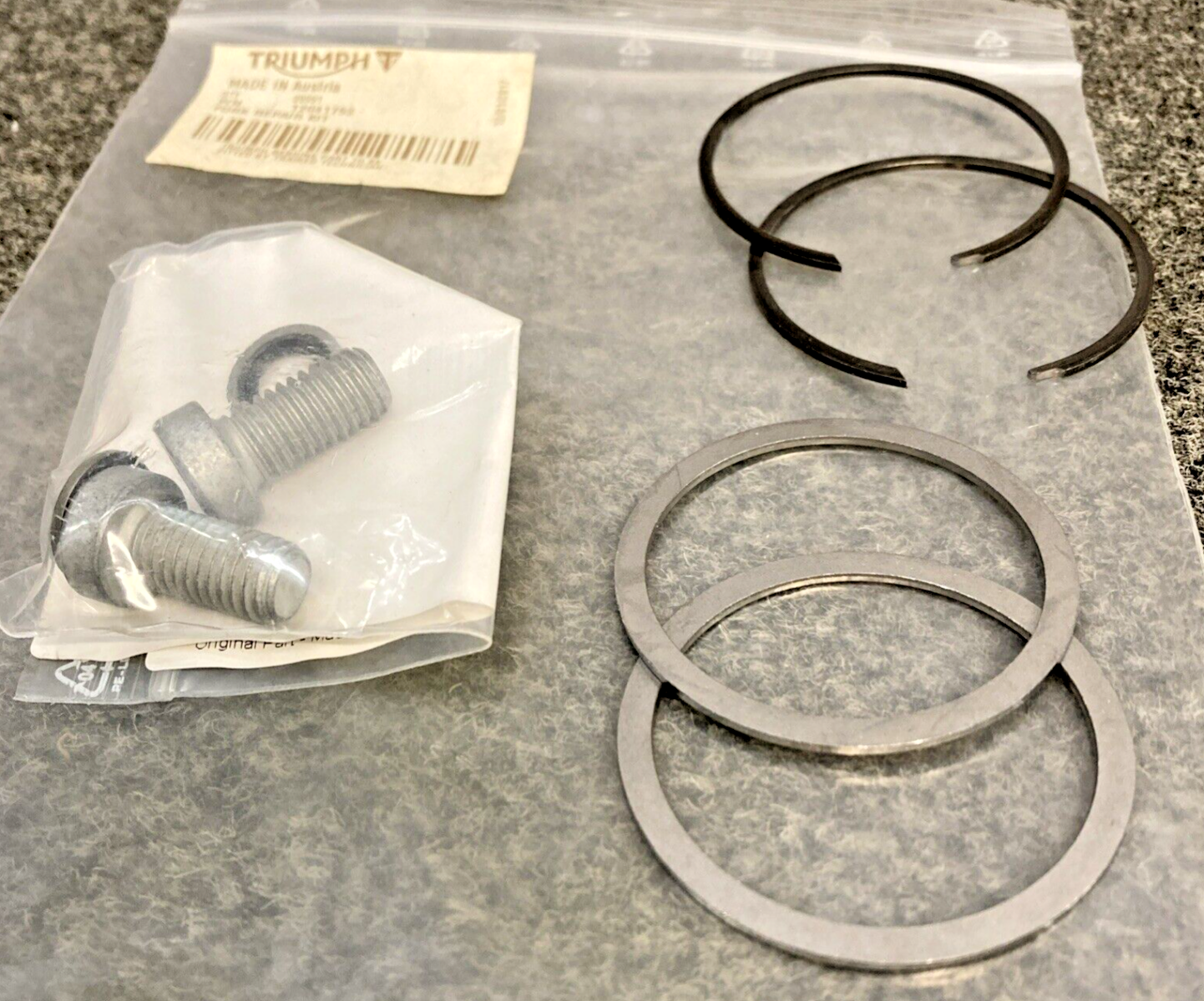 NEW GENUINE TRIUMPH T2041752 Fork Repair Kit