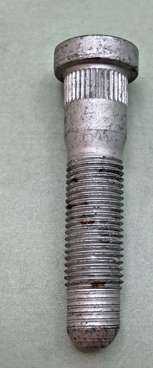 NEW GENUINE GM 15718996 STUD, FRONT WHEEL, 3.4 x 3.4 x 3.1 inches