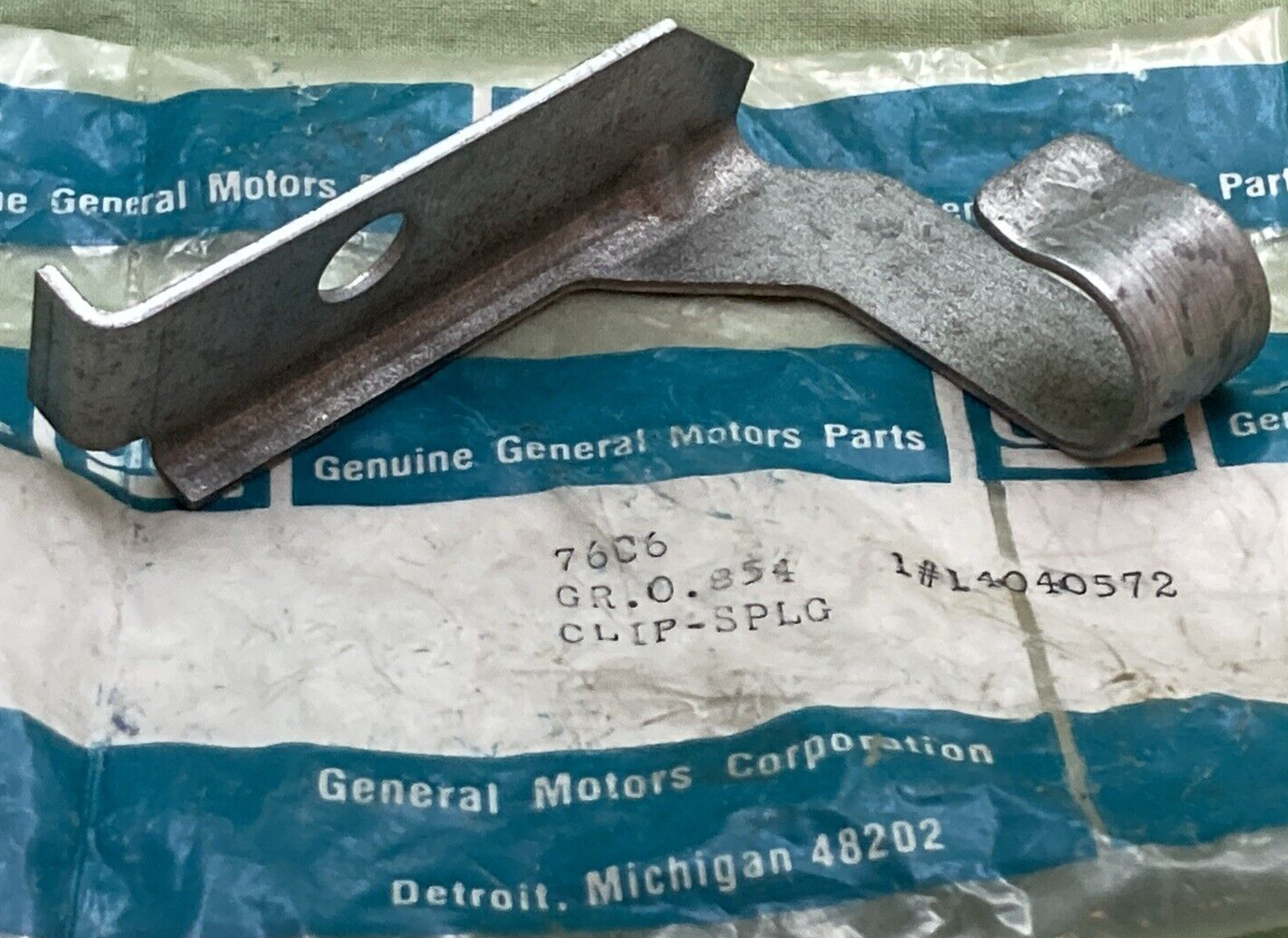 NEW GENUINE GM 14040572 CLIP ENGINE CLUTCH PEDAL CONTROL