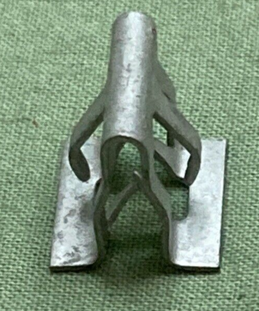 NEW GENUINE GM 21097524 Clip Back Body Opening Upper Molding