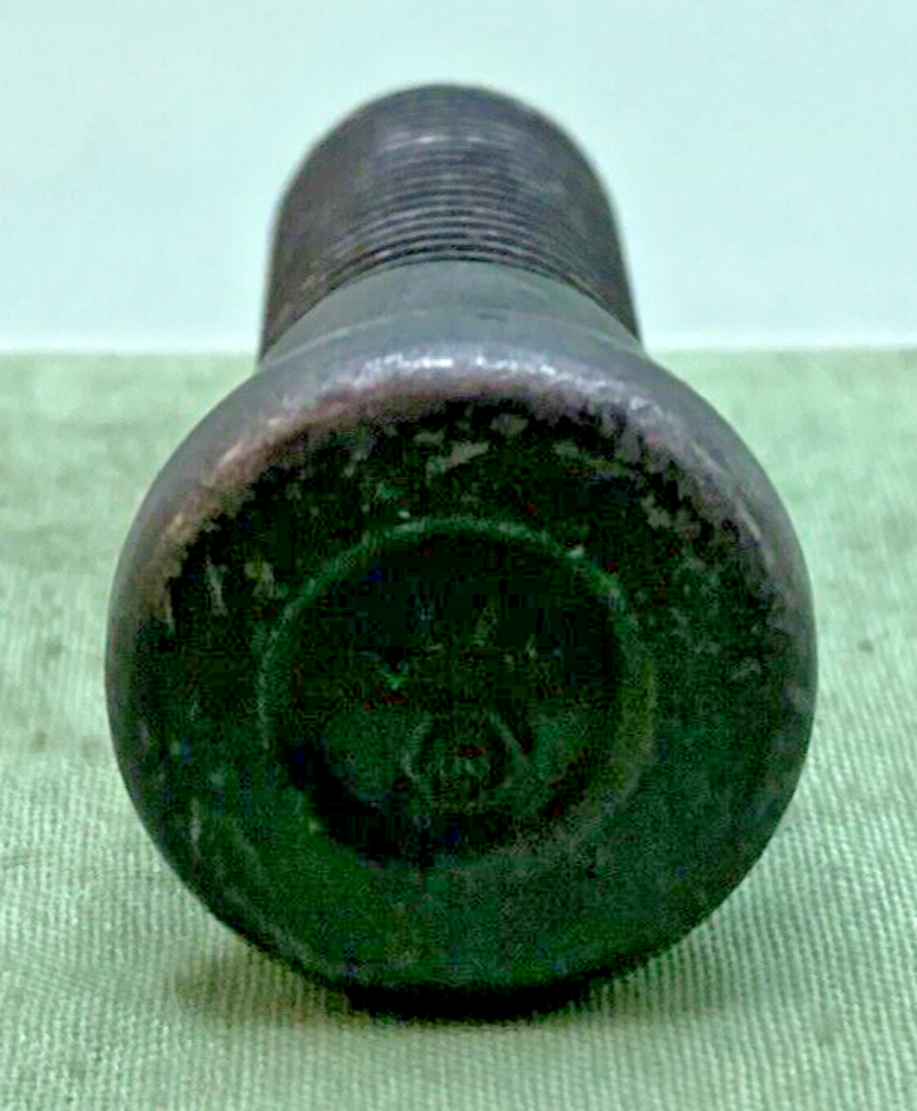 NEW GENUINE GM 88891762 STUD, FRONT WHEEL 1988-2002 GM