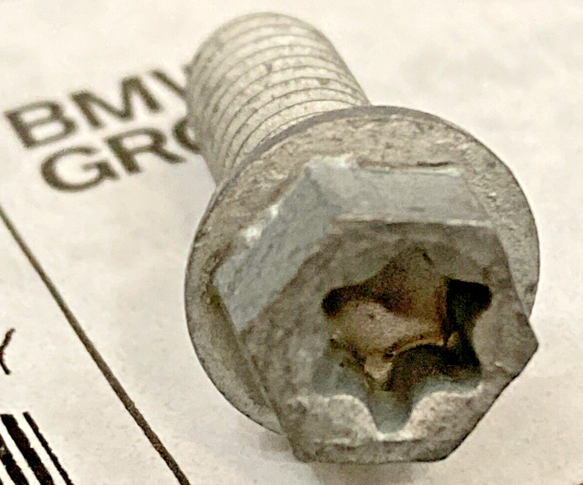 QTY 4 NEW GENUINE BMW 23 00 7 690 404 Hexagon bolt with inside Torx 23007690404