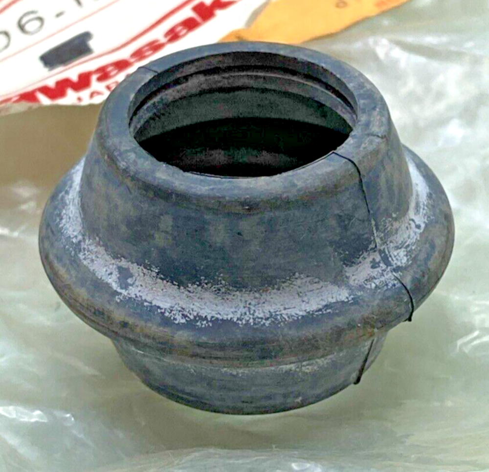 NEW GENUINE KAWASAKI 49006-1232 BOOT, CALIPER