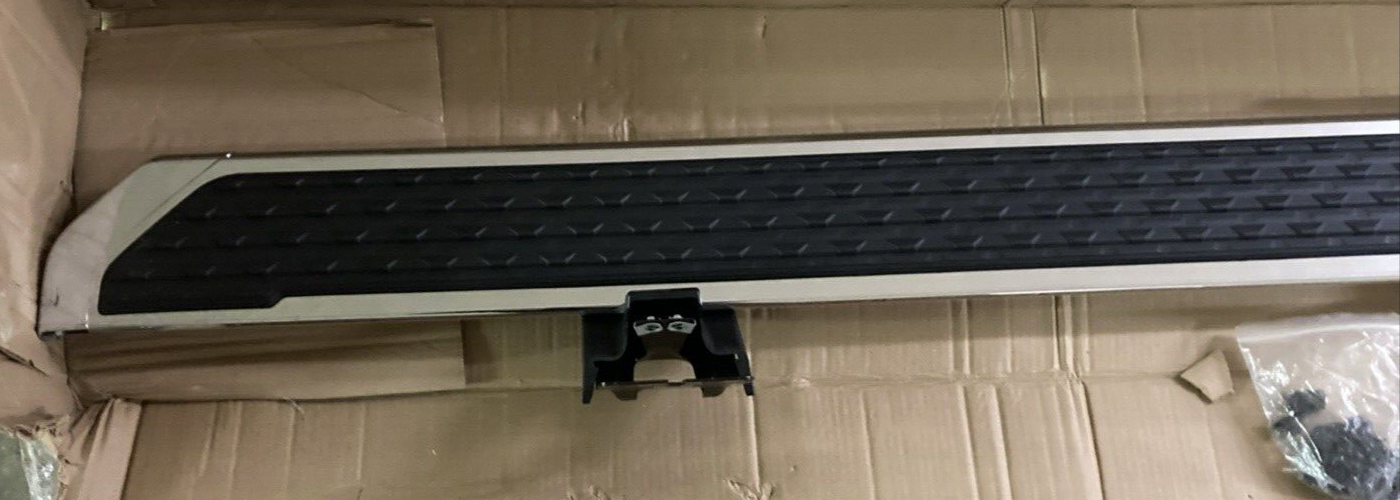 NEW GENUINE MOPAR 68361673AA Fixed Running Board, Left