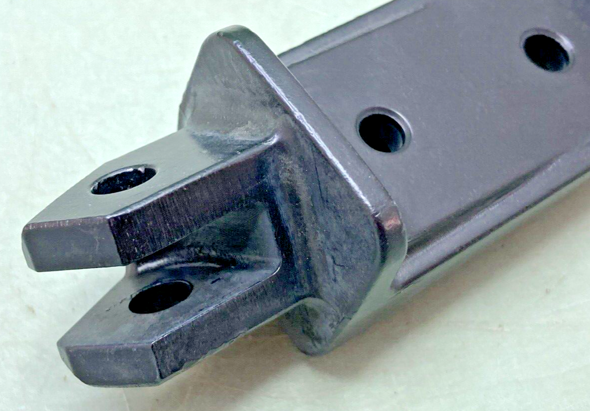 NEW GENUINE YAMAHA 1TP-27461-00 FOOTREST 4