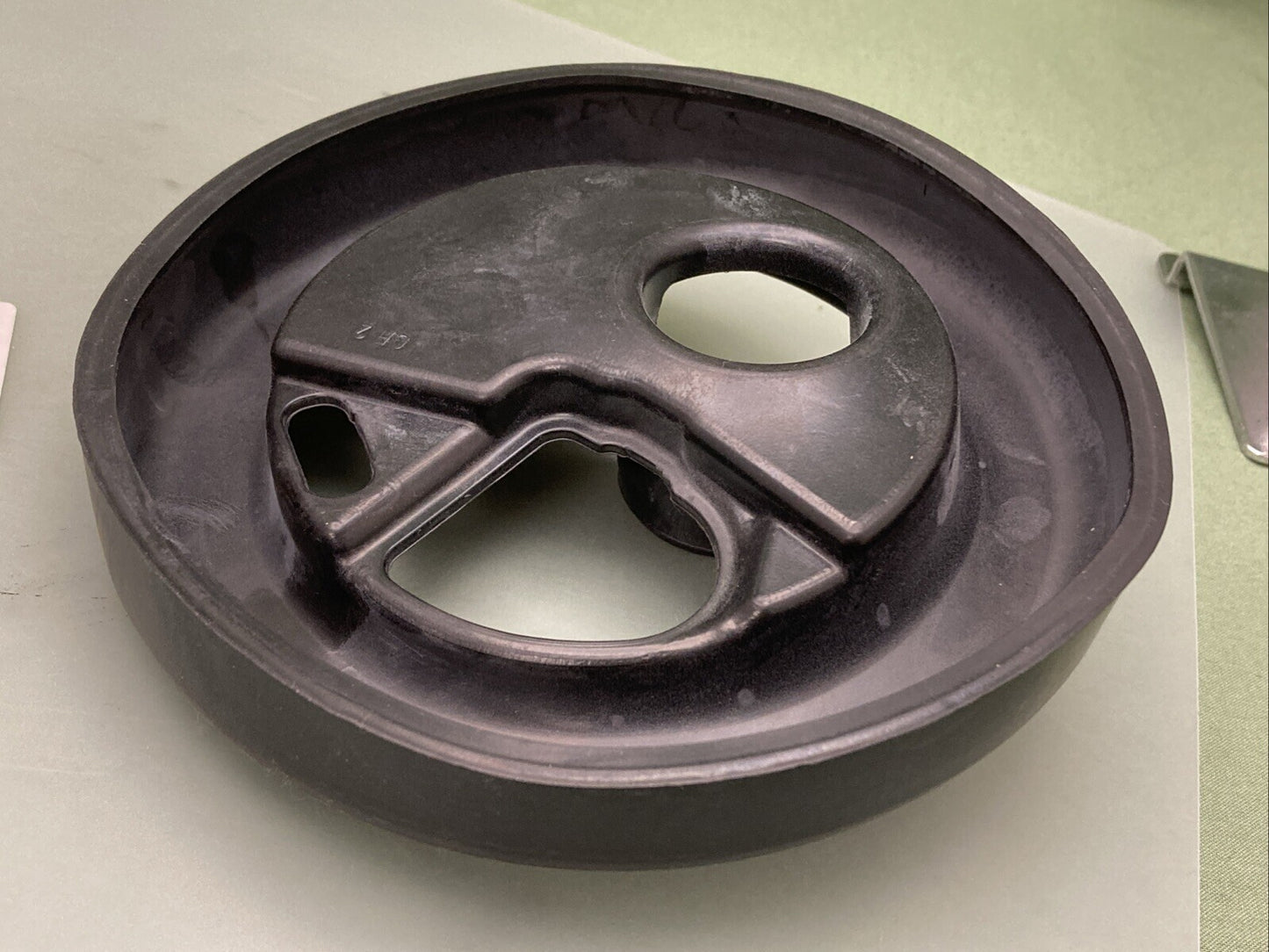 NEW GENUINE BMW 16 14 7 693 055 Cover For Fuel Pump 16147693055