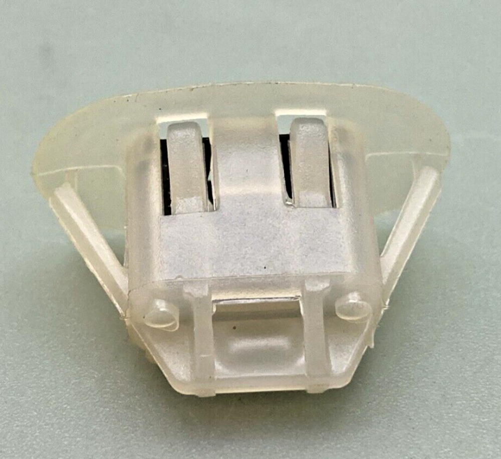 NEW GENUINE GM 3533381 BODY SIDE MOLDING RETAINER