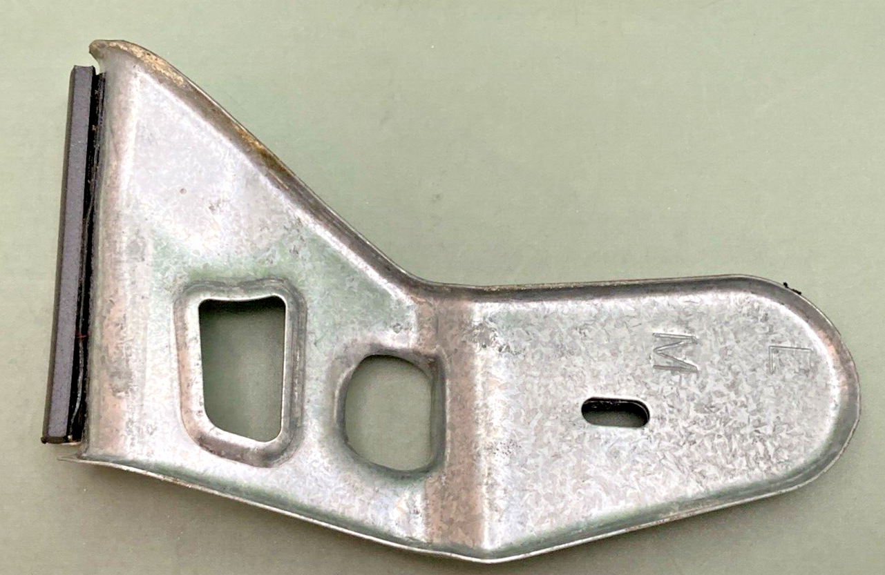 NEW GENUINE GM 10296678 BRACKET ASSEMBLY, FRONT FENDER REAR UPPER