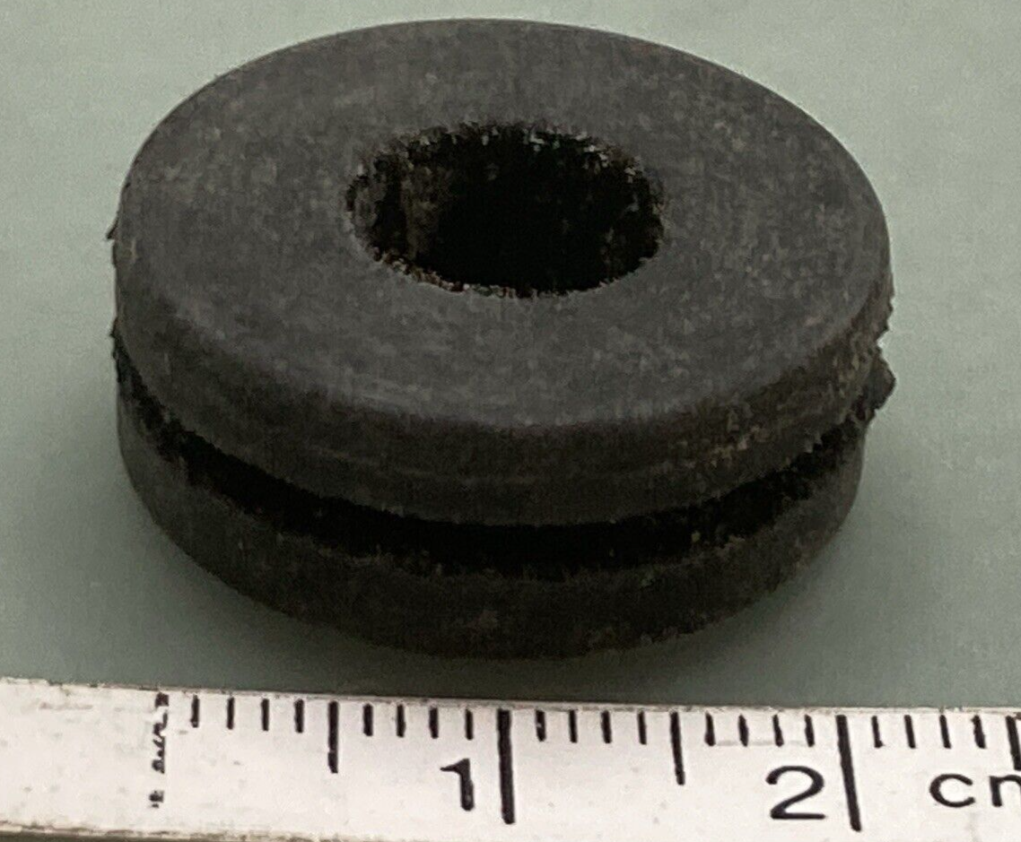 NEW REPLACES YAMAHA 90480-18276 GROMMET FAIRING RADIATOR HOSE