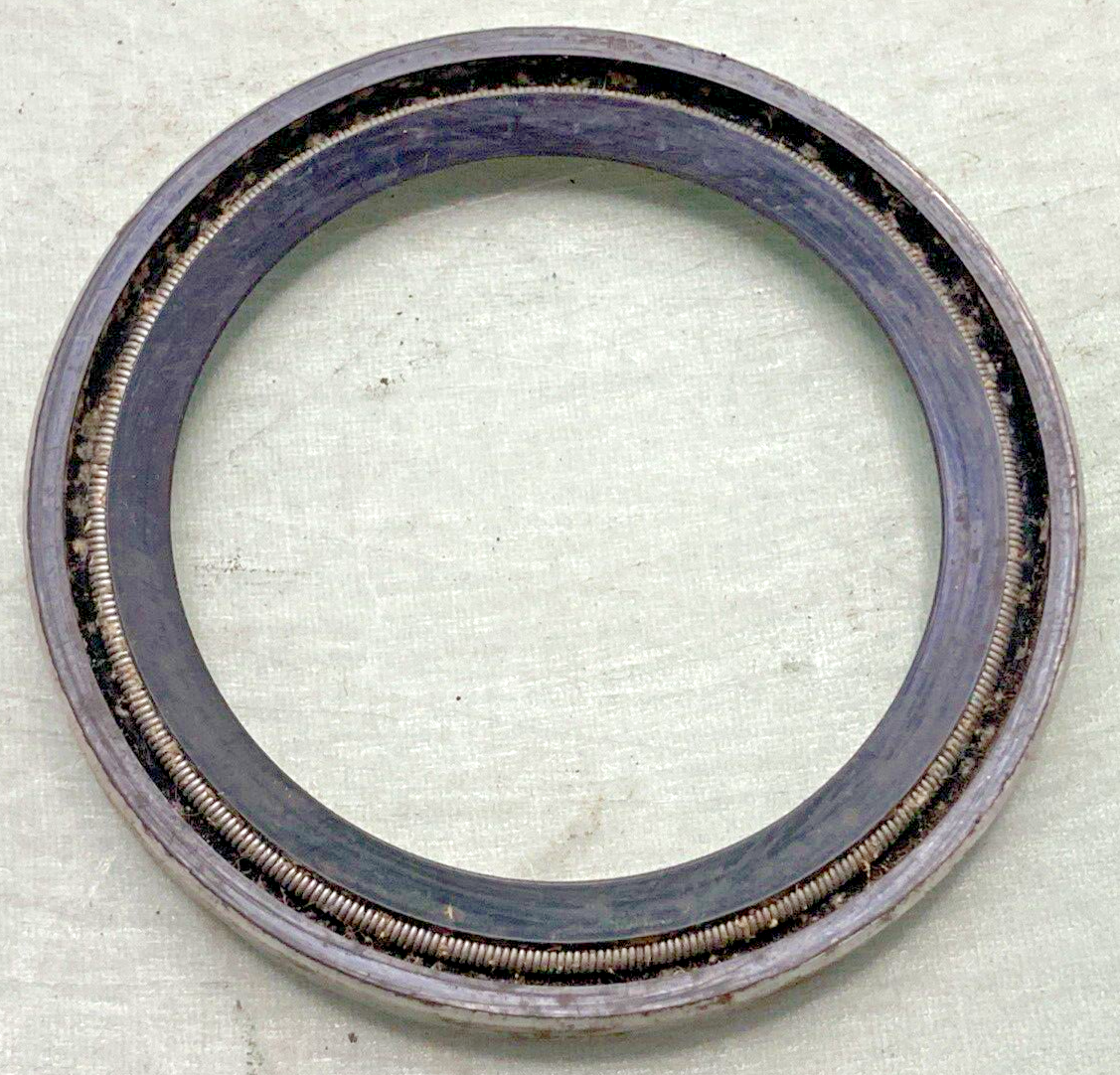 NEW REPLACES TRIUMPH 41-3054 OIL SEAL