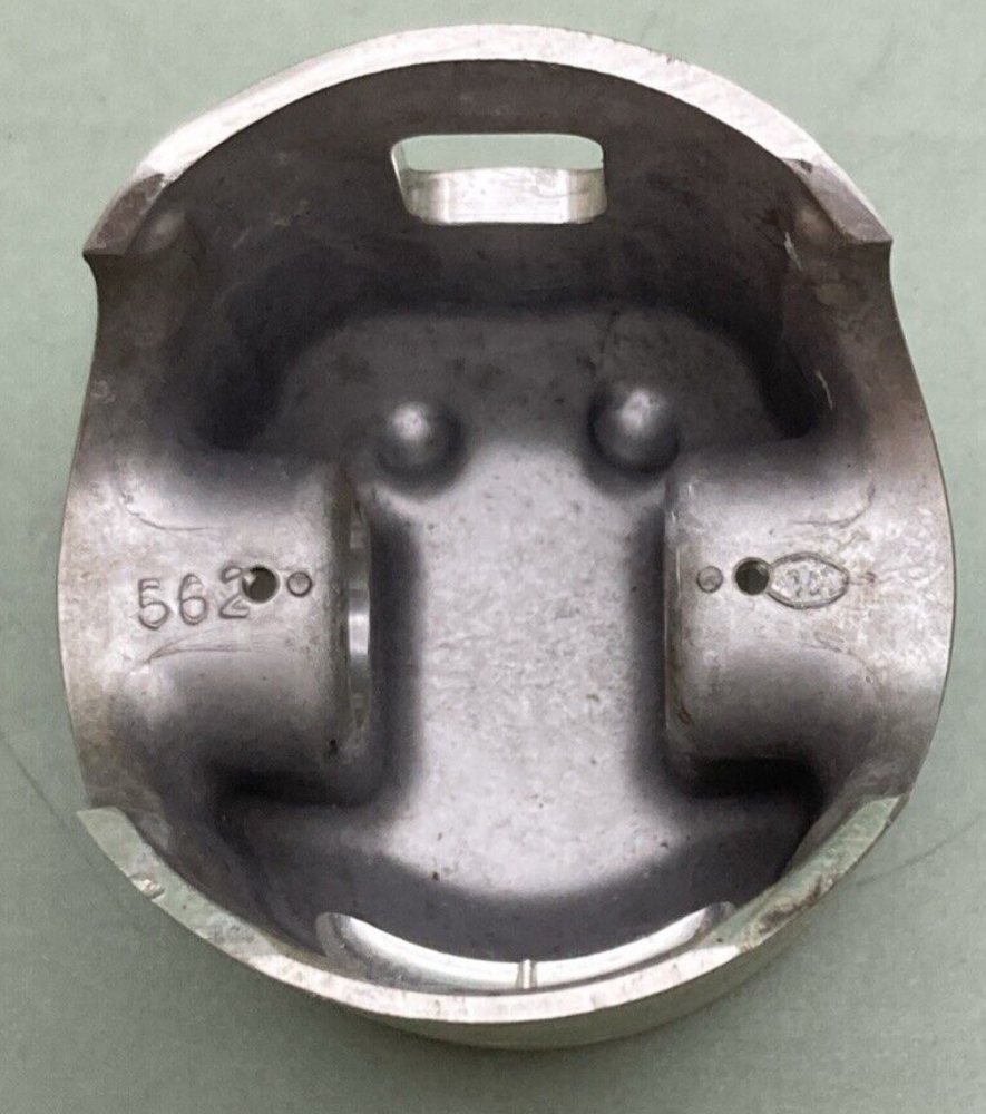 NEW GENUINE WISECO 562PS PISTON & RING SET