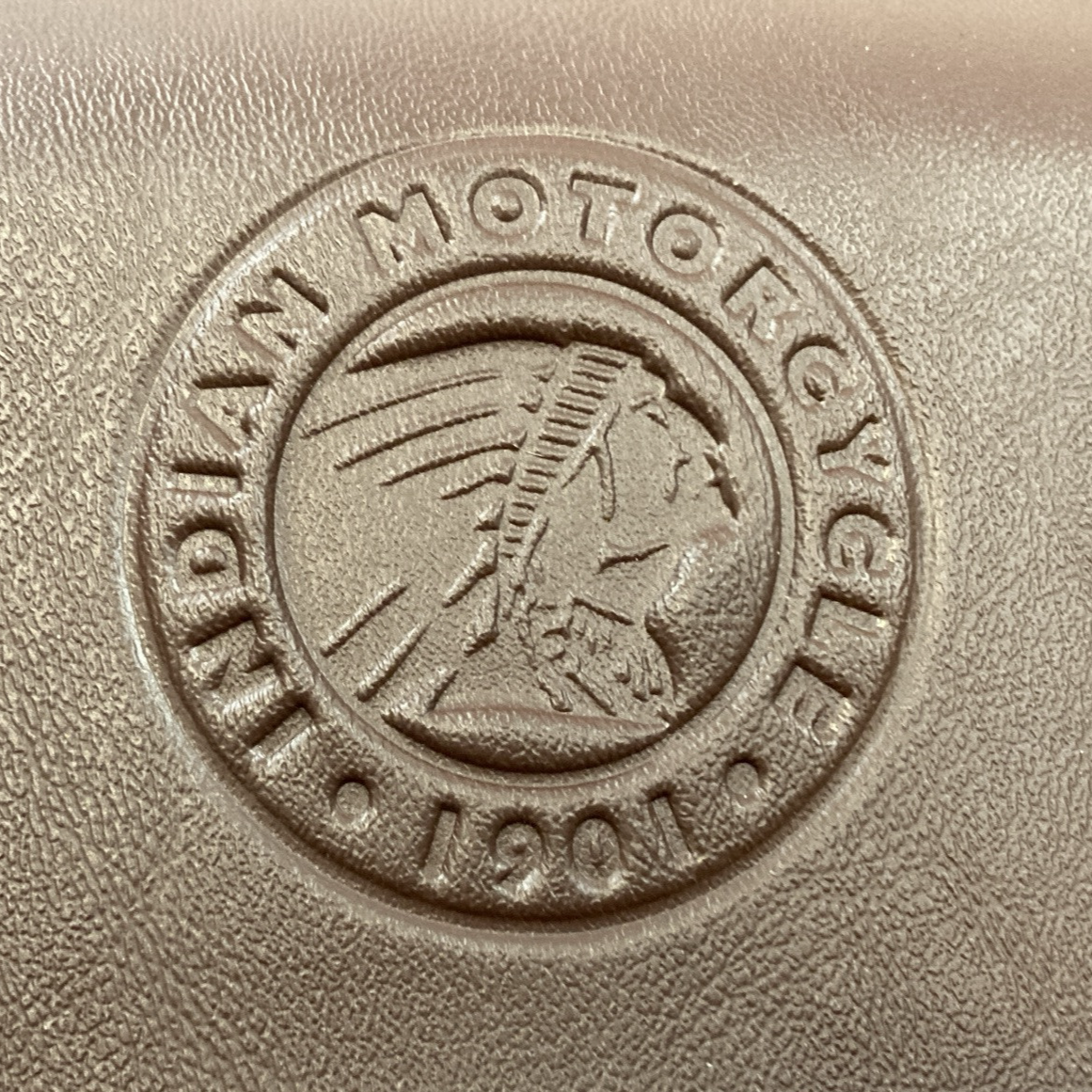 NEW GENUINE POLARIS 2691889-VNB INDIAN SEAT,DRIVER,LOW,BLK/BRNVNL BOBBER ONLY