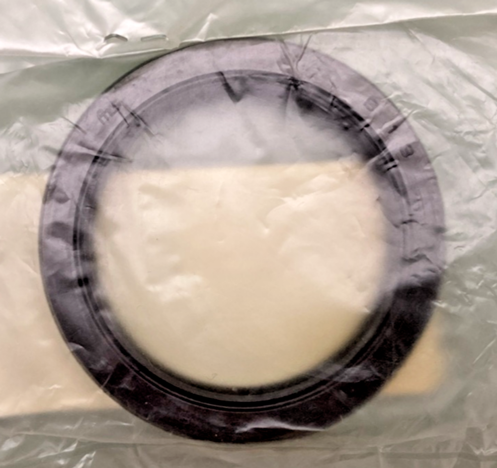 NEW GENUINE YAMAHA 93102-42322 Oil Seal