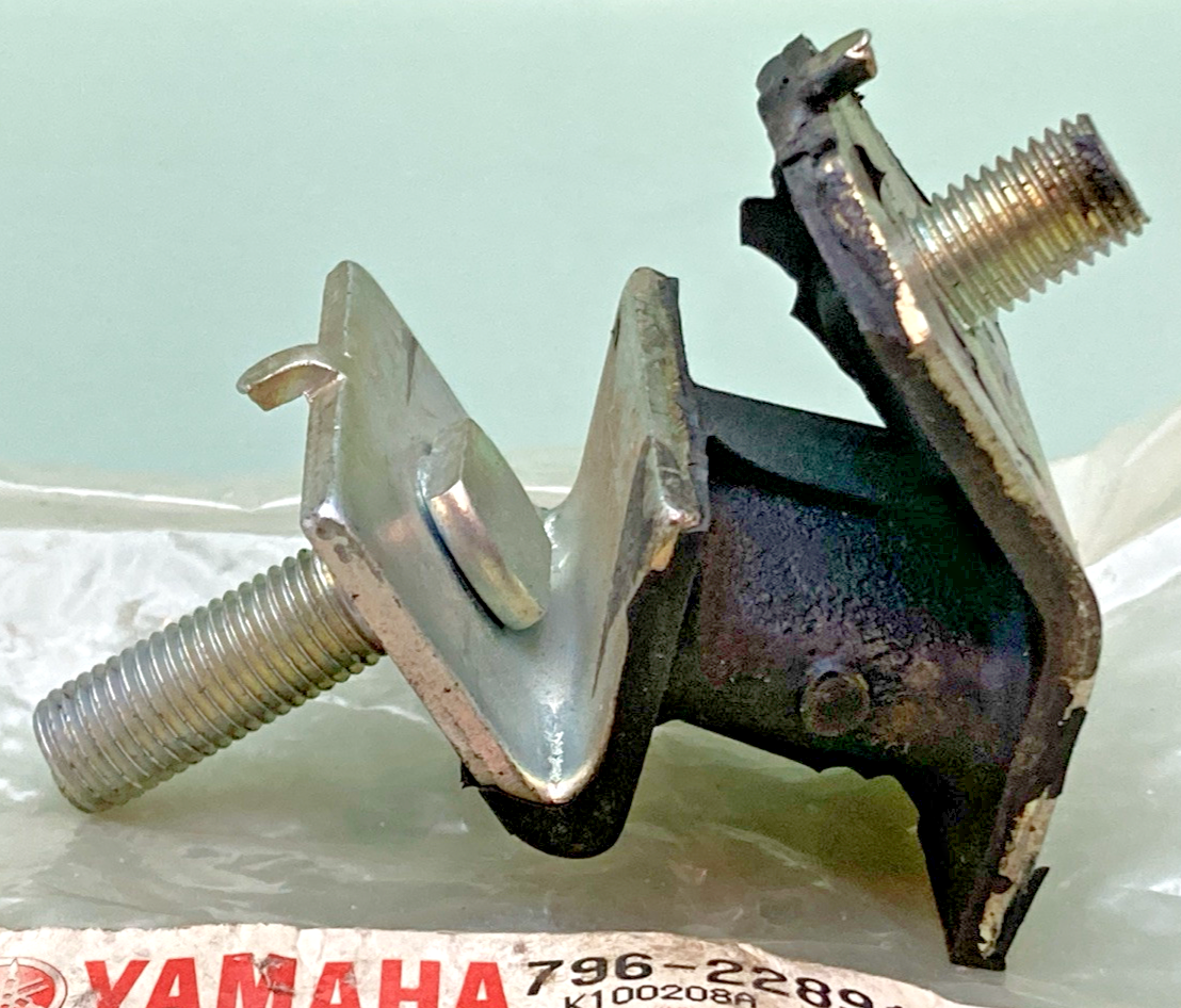 NEW GENUINE YAMAHA 796-22891-03 INSULATOR, MOUNTING