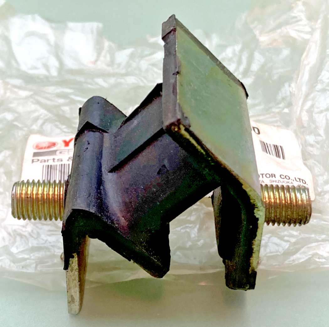 NEW GENUINE YAMAHA 796-22894-00 Insulator, Mounting 2