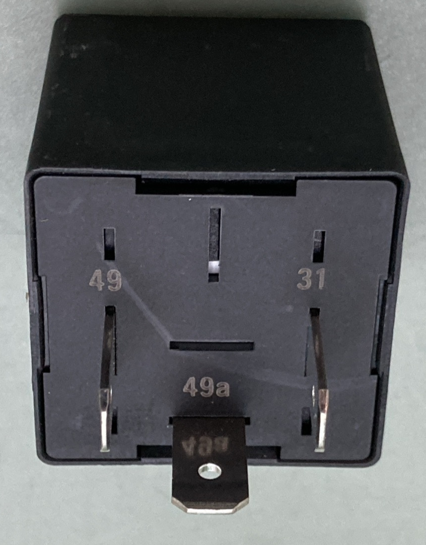 NEW GENUINE VOLVO 8077524 FLASHER 3-PIN