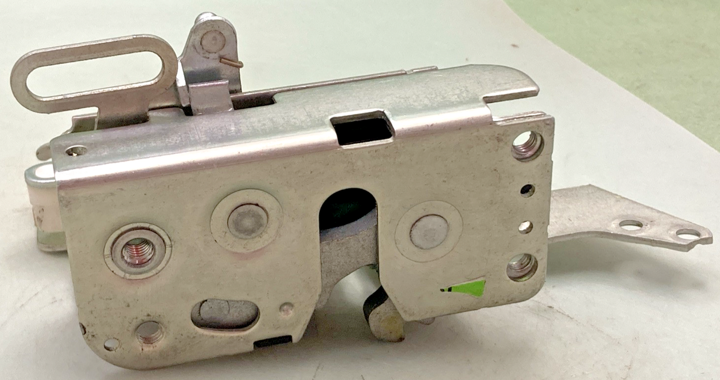 NEW GENUINE VOLVO 21505894 LATCH