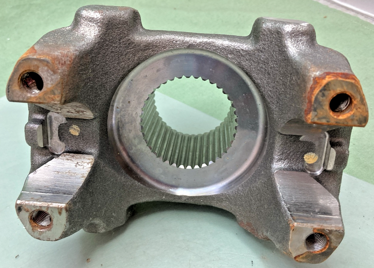 NEW REPLACES INTERNATIONAL 2607602C1 FLANGE END YOKE SPL90