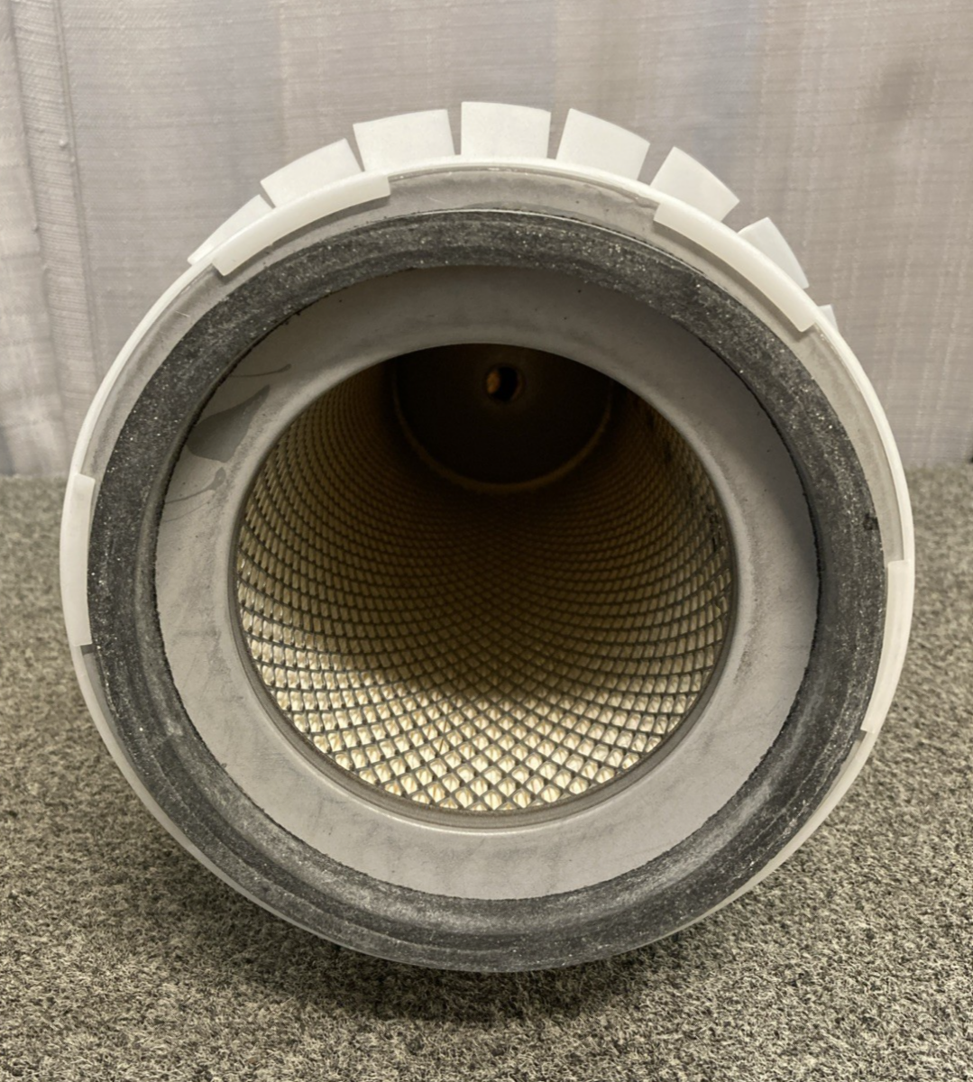 NEW GENUINE WIX 46555 AIR FILTER