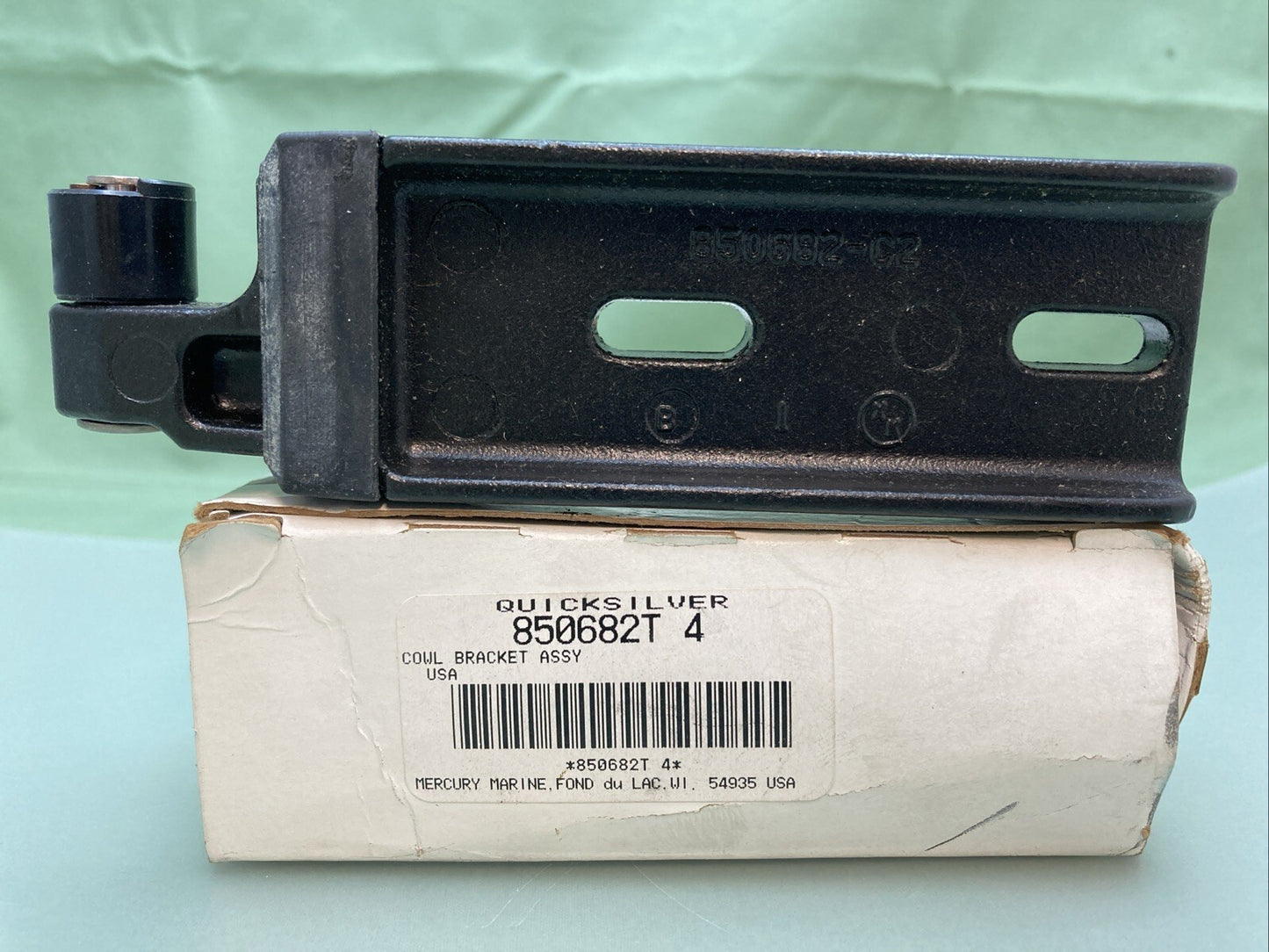 NEW GENUINE MERCURY QUICKSILVER 850682T4 BRACKET ASSY