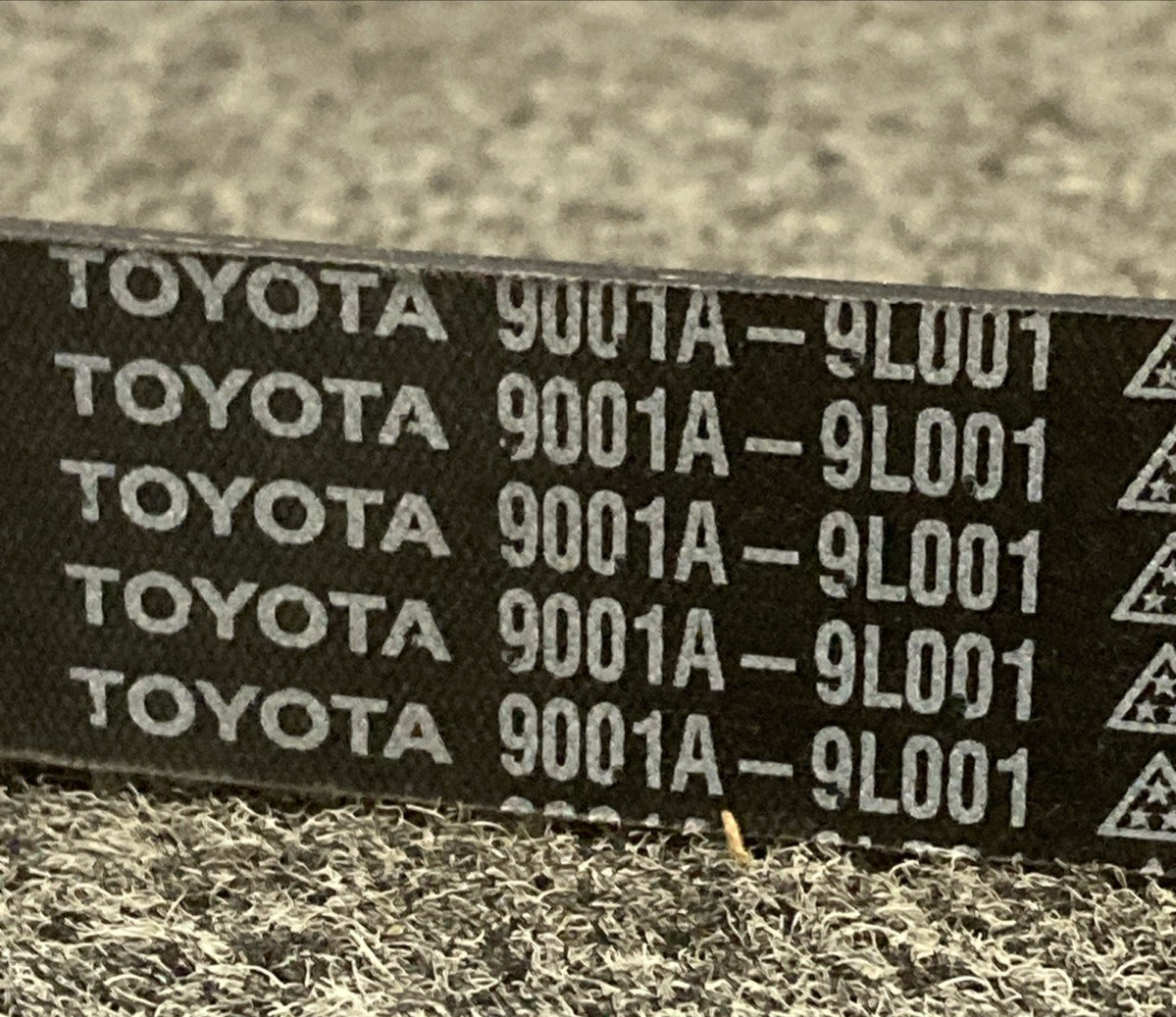NEW GENUINE TOYOTA 9001A-9L001 TOYOTA FORKLIFT V BELT