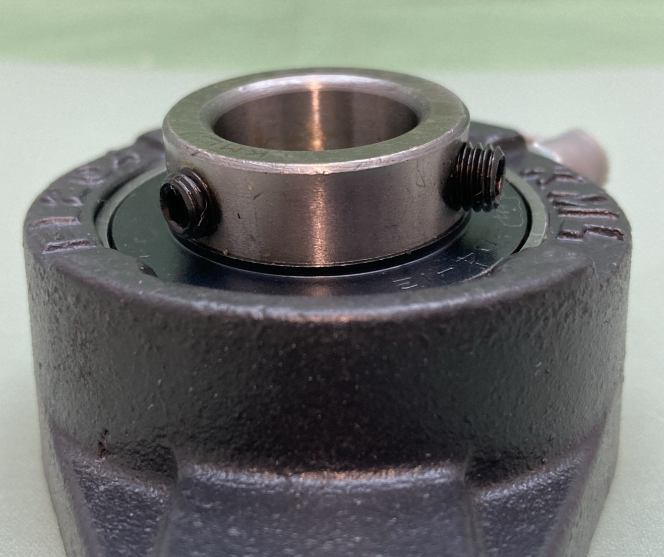 NEW GENUINE KML UCFL204-12 OVAL FLANGE BEARING