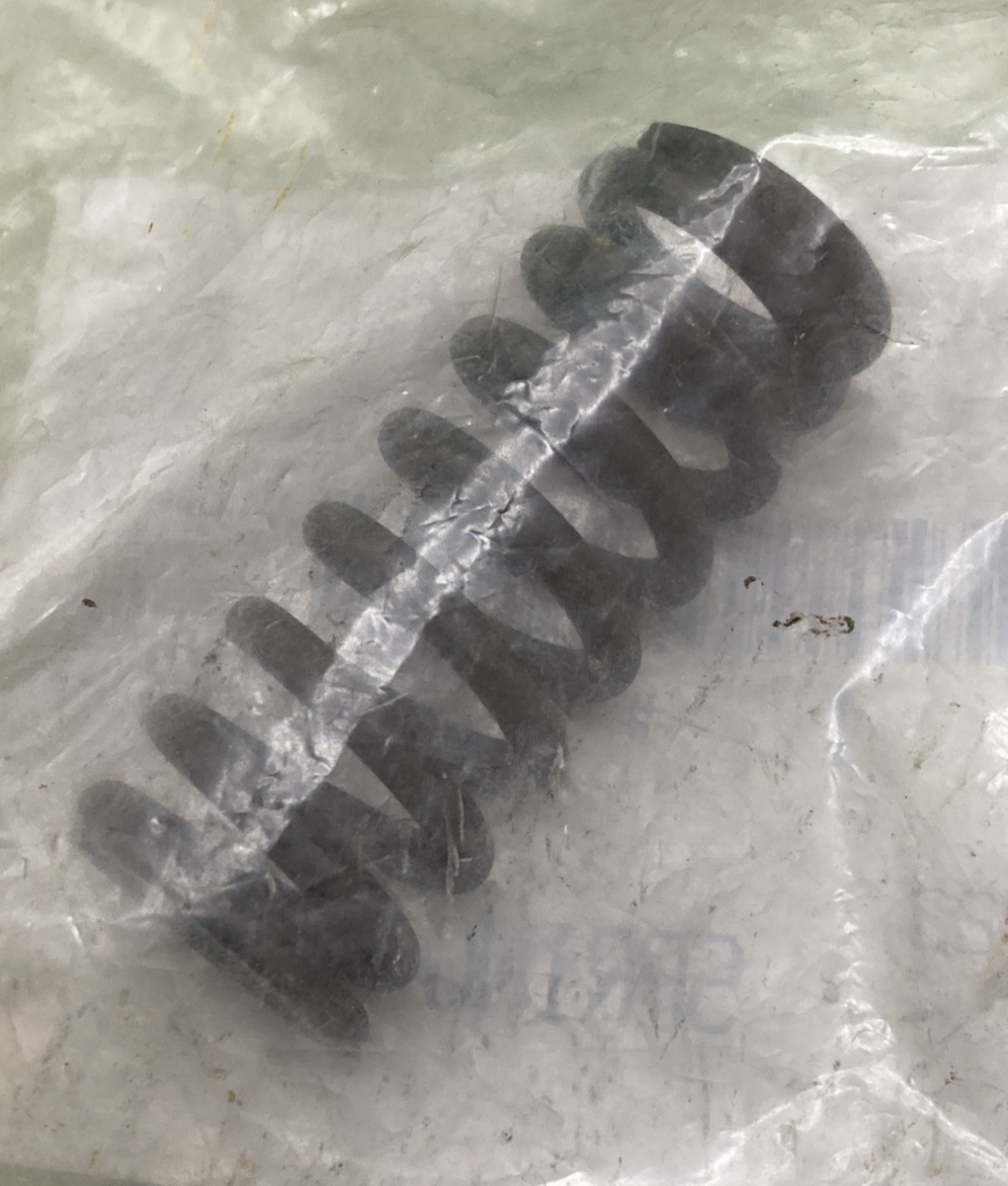 NEW GENUINE GM 15591898 SPRING