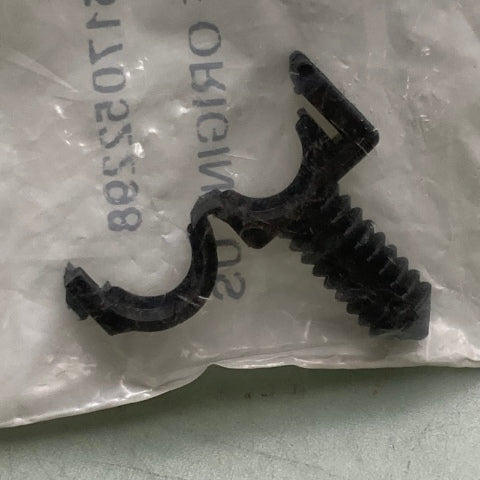 QTY 4 Polaris 7670102 CLIP New Genuine