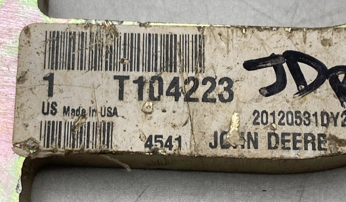 NEW GENUINE JOHN DEERE T104223 Shank Retainer