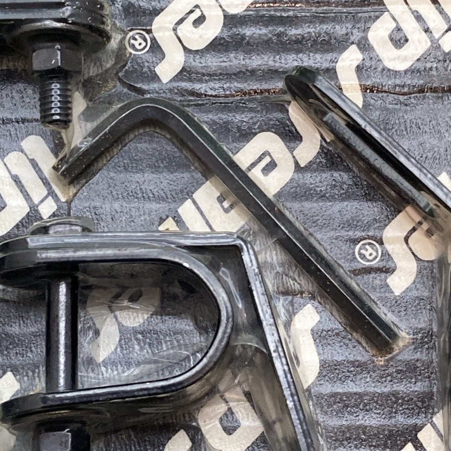 NEW GENUINE SLIP STREAMER WINDSHIELD MOUNTING KIT