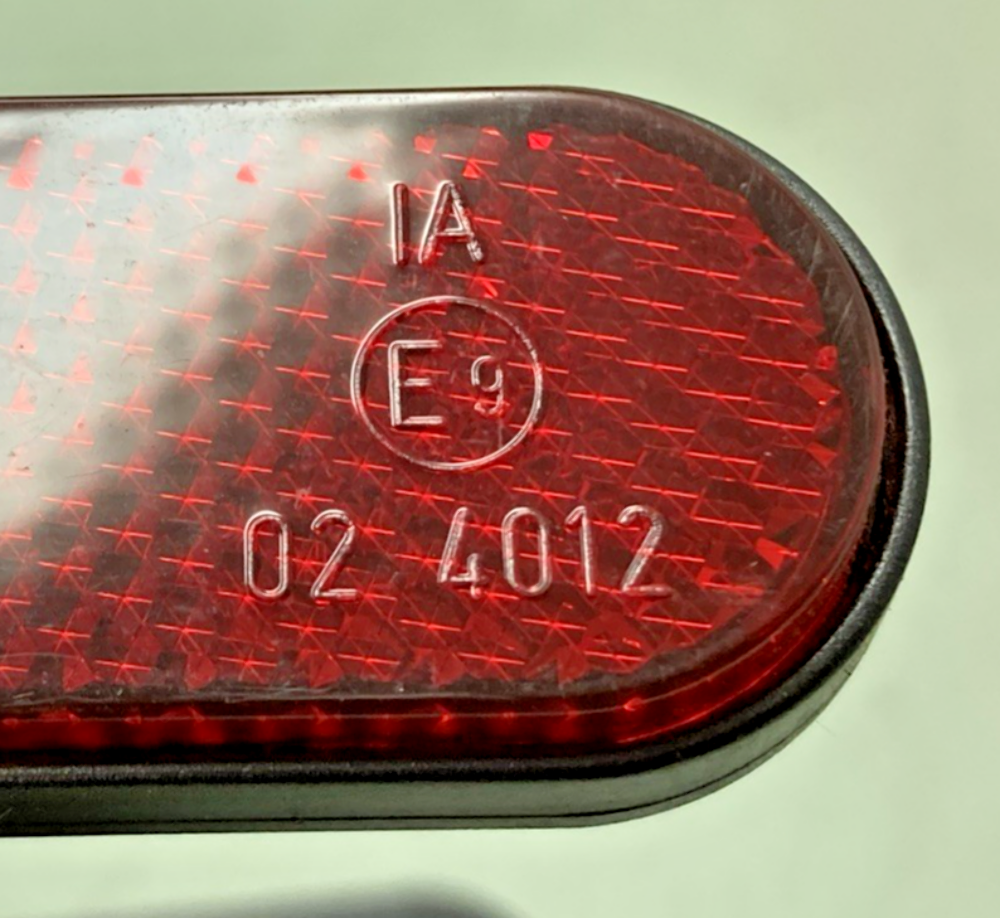 NEW REPLACES TRIUMPH 02 4012 RED REFLECTORS WITH BRACKET