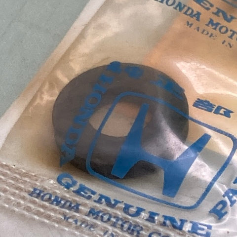Honda 90401-634-000 RUBBER New Genuine