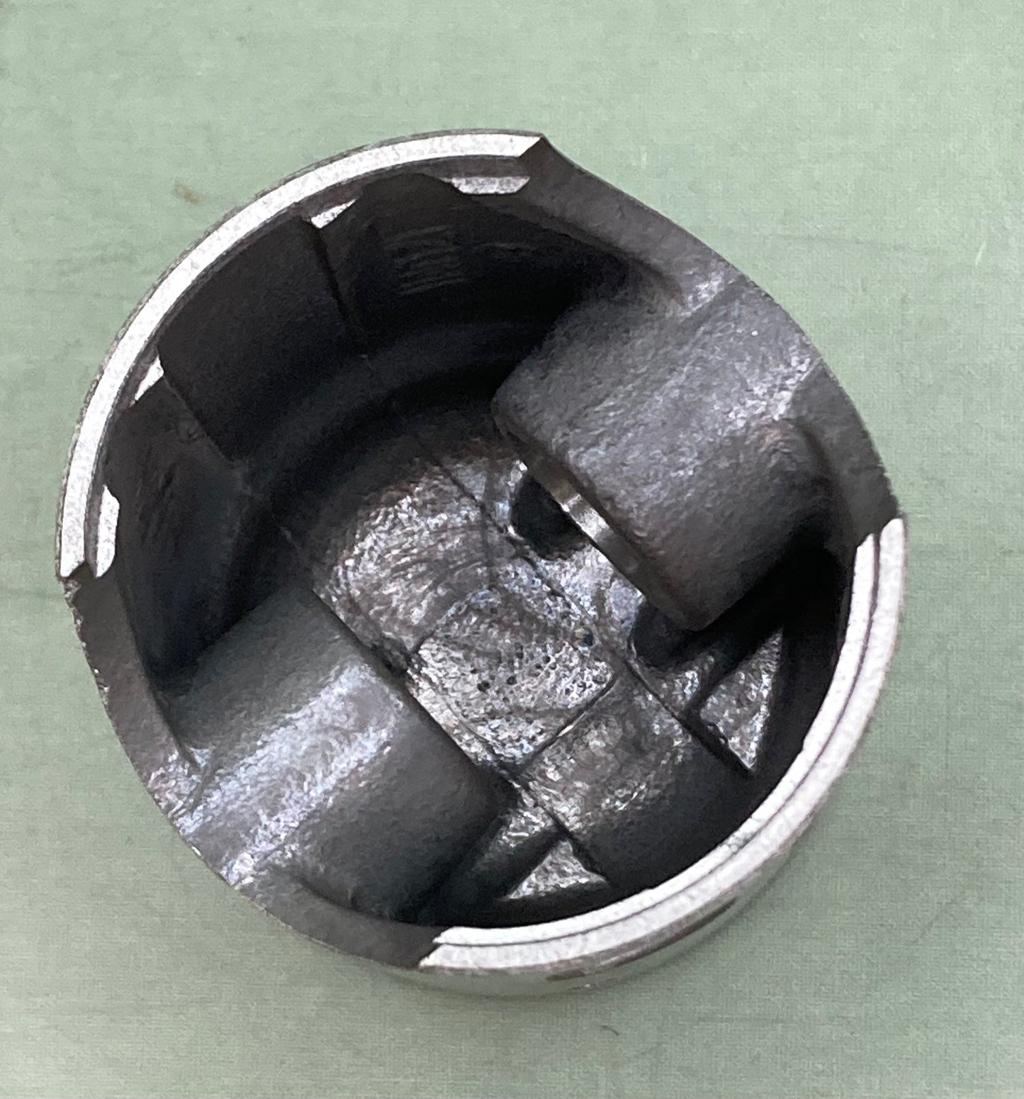 New Genuine Yamaha 427-11631-01-96 Piston Std