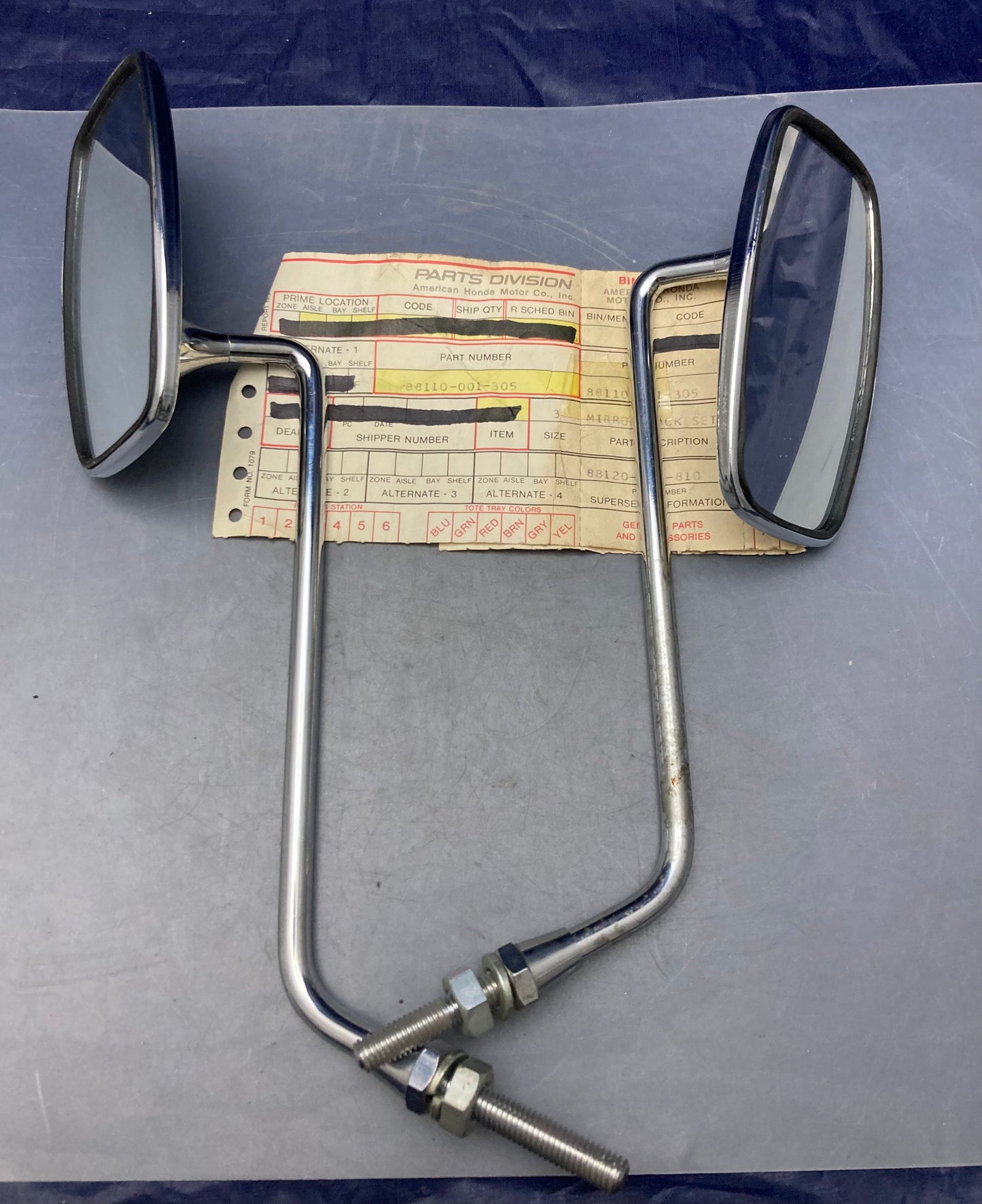 New Genuine Honda 88110-001-305 Rear View Mirror Set