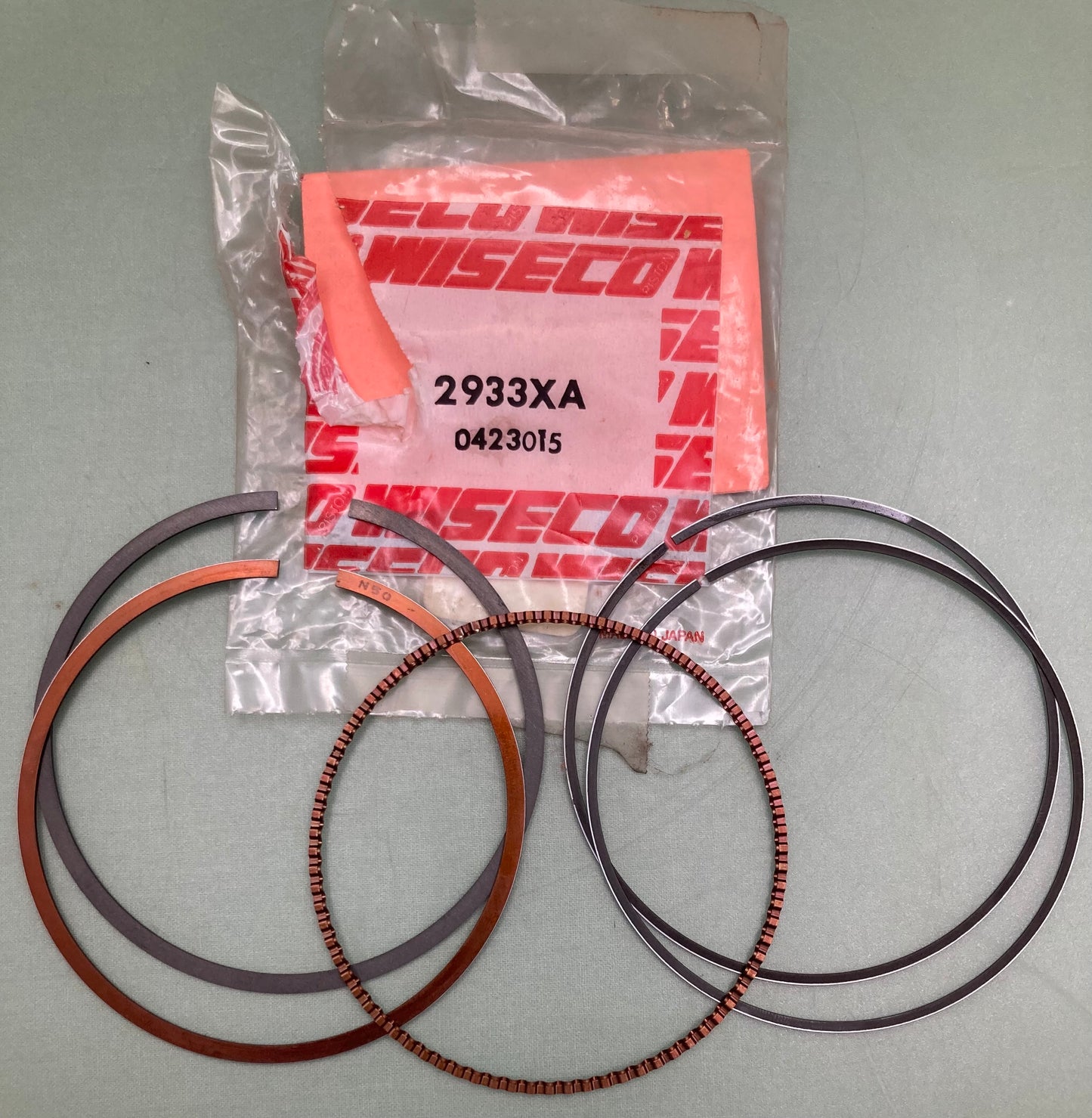 New Genuine Wiseco 2933XA Piston Ring Set